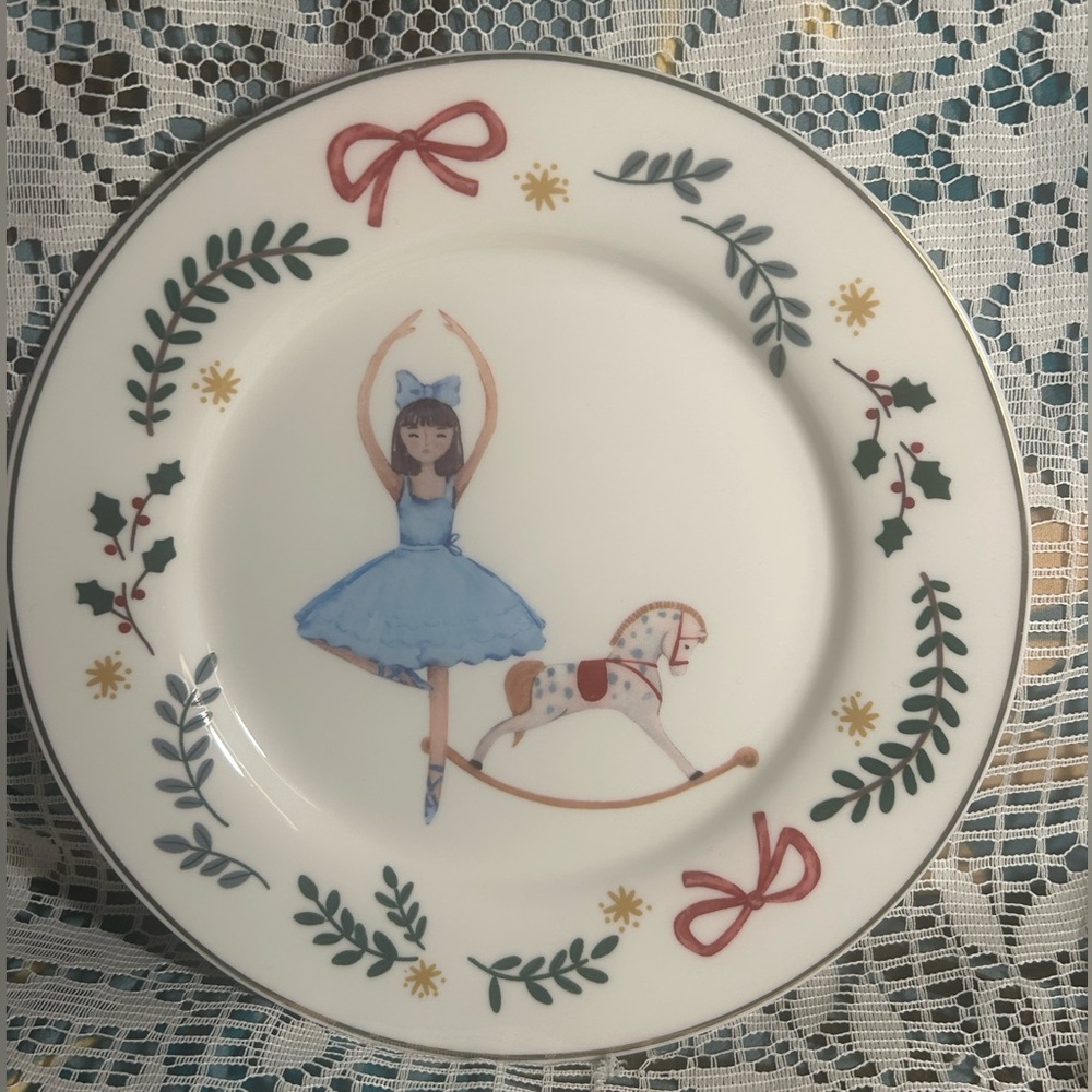 🆕🎄🩰Grace Teaware Nutcracker Ballerina Dessert Plate - 8” 🎄
Brand New - Porcelain
